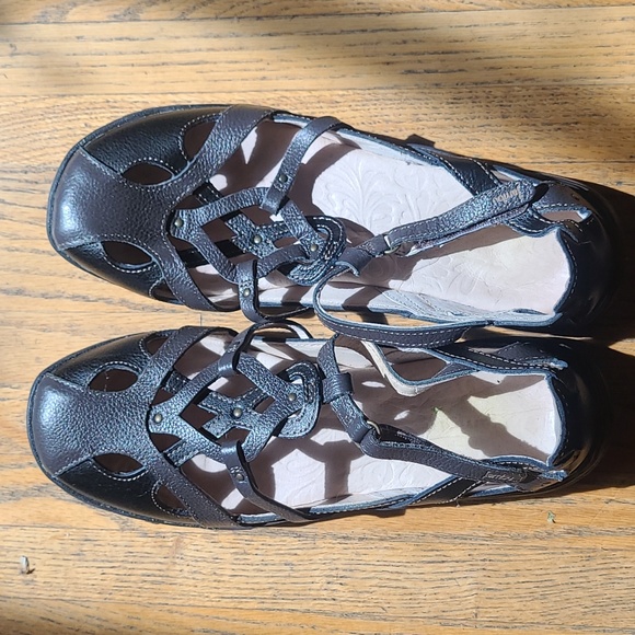 Jambu Spain Sandals, size 9.5M - Picture 1 of 2